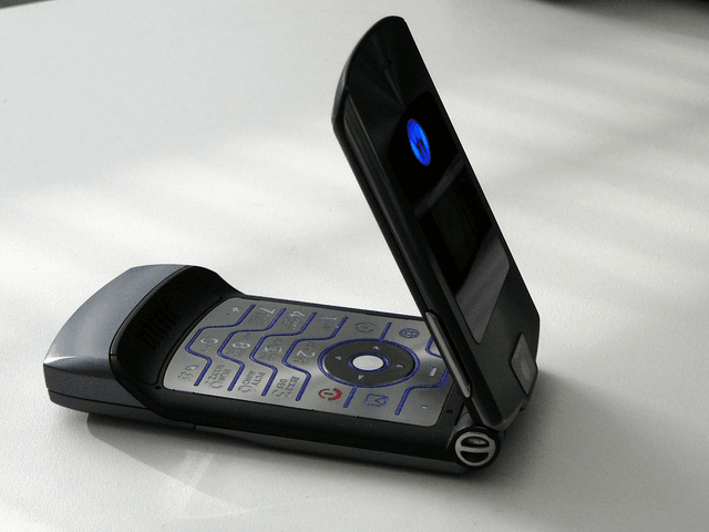 Stylish Flip Phones (Motorola Era)
